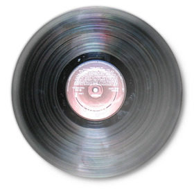 Значок с принтом Виниловая пластинка в Новосибирске,  металл | круглая форма, металлическая застежка в виде булавки | music | sound | vinyl | альбом | винил | музыка | пластинка