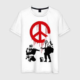 Мужская футболка хлопок с принтом Peace Banksy в Новосибирске, 100% хлопок | прямой крой, круглый вырез горловины, длина до линии бедер, слегка спущенное плечо. | Тематика изображения на принте: бэнкси | граффити | люди | мир | оружие