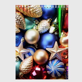 Скетчбук с принтом Игрушки на ёлку в Новосибирске, 100% бумага
 | 48 листов, плотность листов — 100 г/м2, плотность картонной обложки — 250 г/м2. Листы скреплены сверху удобной пружинной спиралью | новогодний | рождество | шарики
