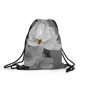 Рюкзак-мешок 3D с принтом Пчела на цветах в Новосибирске, 100% полиэстер | плотность ткани — 200 г/м2, размер — 35 х 45 см; лямки — толстые шнурки, застежка на шнуровке, без карманов и подкладки | лепестки | цветы