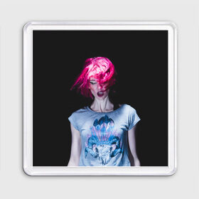 Магнит 55*55 с принтом девушка с розовыми волосами в Новосибирске, Пластик | Размер: 65*65 мм; Размер печати: 55*55 мм | волосы | девушка | мода | парик | перья | розовый | стиль | череп | этника | этно