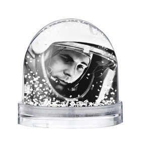 Снежный шар с принтом Юрий Гагарин в Новосибирске, Пластик | Изображение внутри шара печатается на глянцевой фотобумаге с двух сторон | первый космонавт