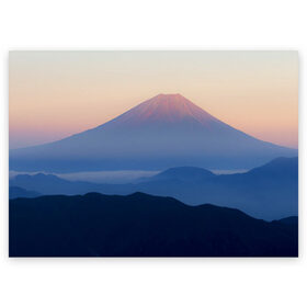 Поздравительная открытка с принтом Фудзияма в Новосибирске, 100% бумага | плотность бумаги 280 г/м2, матовая, на обратной стороне линовка и место для марки
 | Тематика изображения на принте: fuji | вулкан | горы | рассвет | солнце | туман | утро | япония