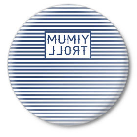 Значок с принтом Мумий Тролль в Новосибирске,  металл | круглая форма, металлическая застежка в виде булавки | илья лагутенко | мумий тролль | русский рок.