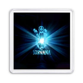 Магнит 55*55 с принтом Группа Nirvana в Новосибирске, Пластик | Размер: 65*65 мм; Размер печати: 55*55 мм | kurt cobain | nirvana | вечная память | гитара | гранж | кумир | курт кобейн | лучи | микрофон | музыкант | надпись | нирвана | певец | рок | свет