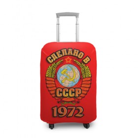 Чехол для чемодана 3D с принтом Сделано в 1972 в Новосибирске, 86% полиэфир, 14% спандекс | двустороннее нанесение принта, прорези для ручек и колес | 1972 | герб | герб россии | год рождения | дата | надпись | россия | сделано | ссср