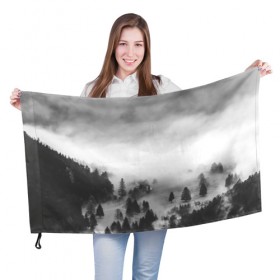 Флаг 3D с принтом Туманный лес в Новосибирске, 100% полиэстер | плотность ткани — 95 г/м2, размер — 67 х 109 см. Принт наносится с одной стороны | бор | деревья | дым | елки | лес | природа | туман | чб | черно белое