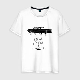 Мужская футболка хлопок с принтом Похищение пришельца в Новосибирске, 100% хлопок | прямой крой, круглый вырез горловины, длина до линии бедер, слегка спущенное плечо. | Тематика изображения на принте: авто | космонавт | космос | нло | пришельцы