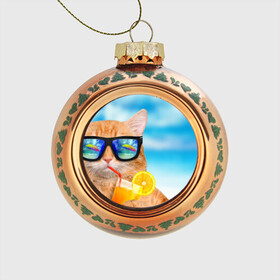 Стеклянный ёлочный шар с принтом КОТ НА ПЛЯЖЕ. в Новосибирске, Стекло | Диаметр: 80 мм | Тематика изображения на принте: summer | апельсиновый сок | кот | кот на пляже | коте | котик | котэ | котяра | лето | море | небо | отдых | очки | пляже