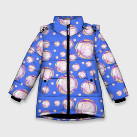 Зимняя куртка для девочек 3D с принтом Мыльные пузыри в Новосибирске, ткань верха — 100% полиэстер; подклад — 100% полиэстер, утеплитель — 100% полиэстер. | длина ниже бедра, удлиненная спинка, воротник стойка и отстегивающийся капюшон. Есть боковые карманы с листочкой на кнопках, утяжки по низу изделия и внутренний карман на молнии. 

Предусмотрены светоотражающий принт на спинке, радужный светоотражающий элемент на пуллере молнии и на резинке для утяжки. | вода | лето | мыло | мыльная пена | пена | пузыри | синий | фиолетовый | шампунь