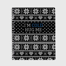 Тетрадь с принтом I`m cold hug me в Новосибирске, 100% бумага | 48 листов, плотность листов — 60 г/м2, плотность картонной обложки — 250 г/м2. Листы скреплены сбоку удобной пружинной спиралью. Уголки страниц и обложки скругленные. Цвет линий — светло-серый
 | Тематика изображения на принте: иностранные | любовь | меня | мне | надпись | новогодний свитер | новый год | обними | объятия | прикольные | рождественский свитер | свитер | слова | текст | холодно | цитата