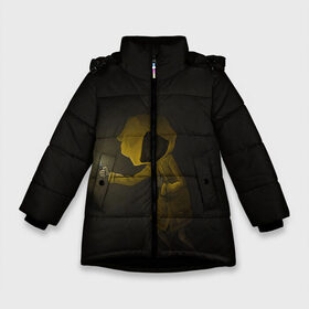 Зимняя куртка для девочек 3D с принтом Little Nightmares В Темноте в Новосибирске, ткань верха — 100% полиэстер; подклад — 100% полиэстер, утеплитель — 100% полиэстер. | длина ниже бедра, удлиненная спинка, воротник стойка и отстегивающийся капюшон. Есть боковые карманы с листочкой на кнопках, утяжки по низу изделия и внутренний карман на молнии. 

Предусмотрены светоотражающий принт на спинке, радужный светоотражающий элемент на пуллере молнии и на резинке для утяжки. | games | little nightmares | доктор | игра | игрок | литл найтмерс | моно | охотник | повар | призрак | руки | сказка | страшилка | страшный сон | темнота | хорор | хоррор | шестая