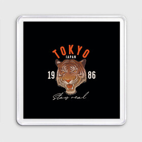 Магнит 55*55 с принтом Tokyo Tiger Japan в Новосибирске, Пластик | Размер: 65*65 мм; Размер печати: 55*55 мм | Тематика изображения на принте: japan | tokyo | большая кошка | полосатый | тигр | тигрица | токио | хищник