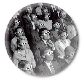 Значок с принтом Люди смотрят фильм в 3d очках в Новосибирске,  металл | круглая форма, металлическая застежка в виде булавки | 20 век | 3д очки | art | black white | cinema | color | emotions | history | human | jacket | man | movie | nostalgia | retro | woman | женщина | искусство | история | кино | кинотеатр | классика | мужчина | ностальгия | пиджак | р