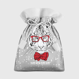 Подарочный 3D мешок с принтом Белый тигр с красным бантом в Новосибирске, 100% полиэстер | Размер: 29*39 см | Тематика изображения на принте: 2022 | animal | fangs | merry christmas | new year | predator | red bow | severe grin | snow | white water tiger | winter | year of the tiger | белый водяной тигр | год тигра | зверь | зима | клыки | красный бант | новый год | очки | снег | суро