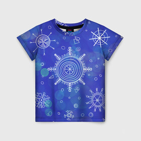 Детская футболка 3D с принтом Белые простые снежинки на синем фоне в Новосибирске, 100% гипоаллергенный полиэфир | прямой крой, круглый вырез горловины, длина до линии бедер, чуть спущенное плечо, ткань немного тянется | белые снежинки | зимний | зимний паттерн | новогодний | паттерн со снежинками | светящееся снежинки | синий фон | снегопад | снегопад на синем фоне | снежинки | снежинки карандашом
